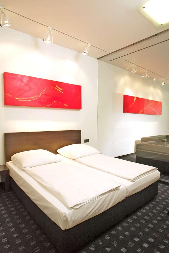 Ara Hotel Comfort إنغولشتات الغرفة الصورة