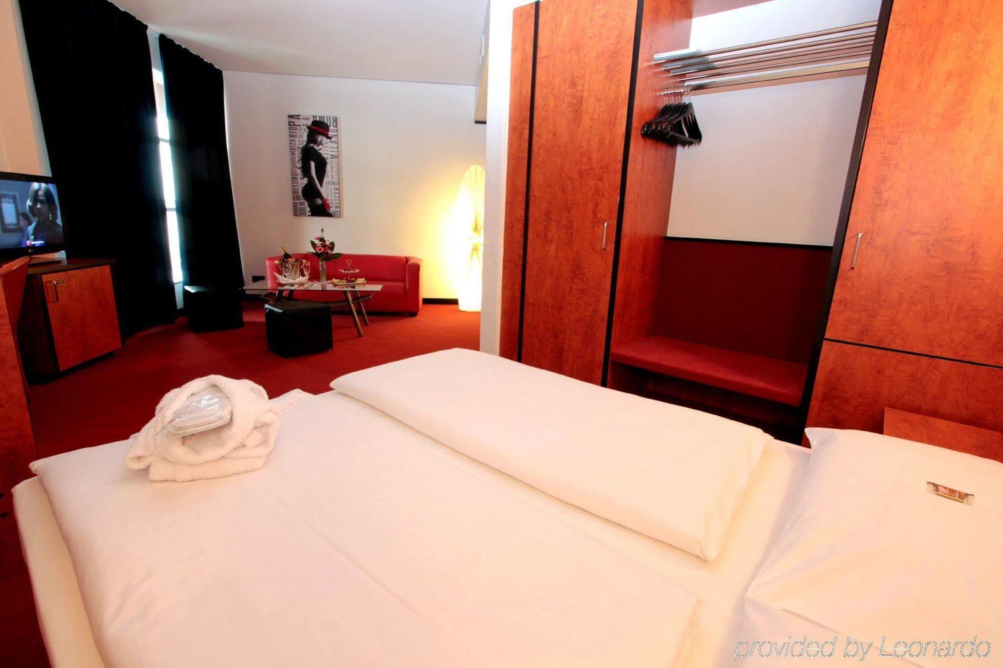 Ara Hotel Comfort إنغولشتات المظهر الخارجي الصورة